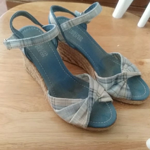 3 for $15🎉 Blue Plaid Wedges - Picture 2 of 3